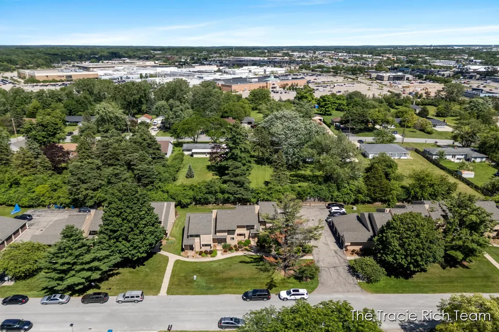 2670 Ridgecroft Drive SE Kentwood City MI 49546