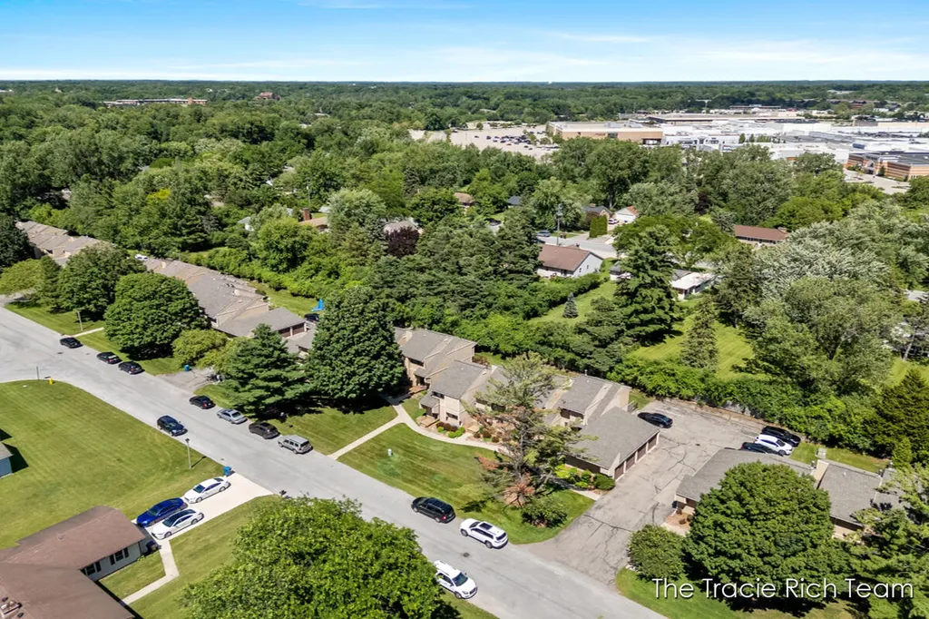 2670 Ridgecroft Drive SE Kentwood City MI 49546