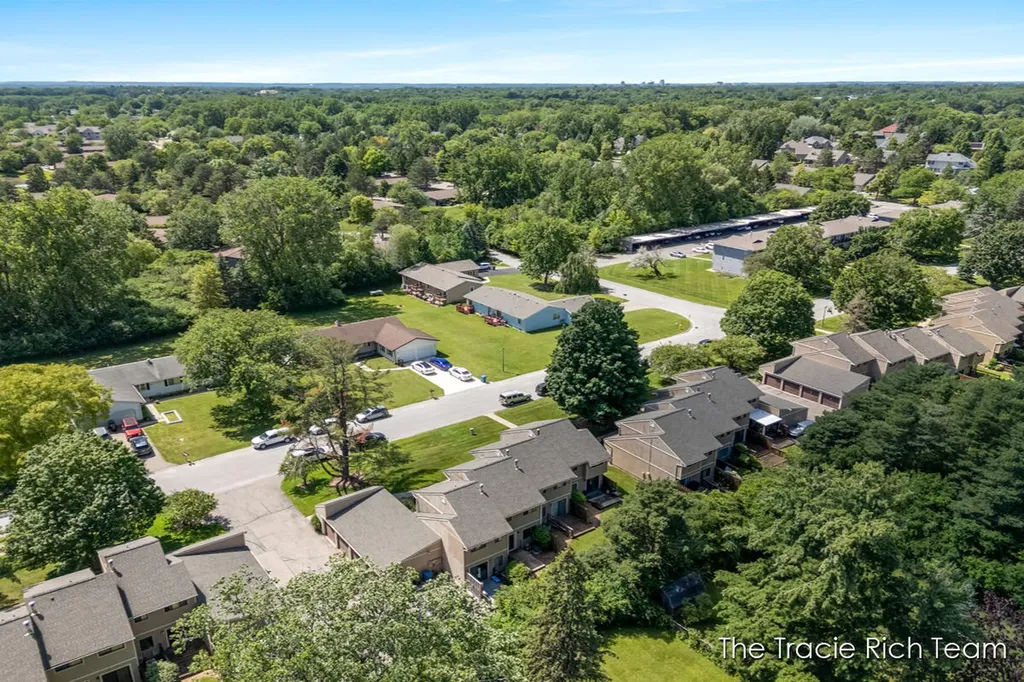 2670 Ridgecroft Drive SE Kentwood City MI 49546