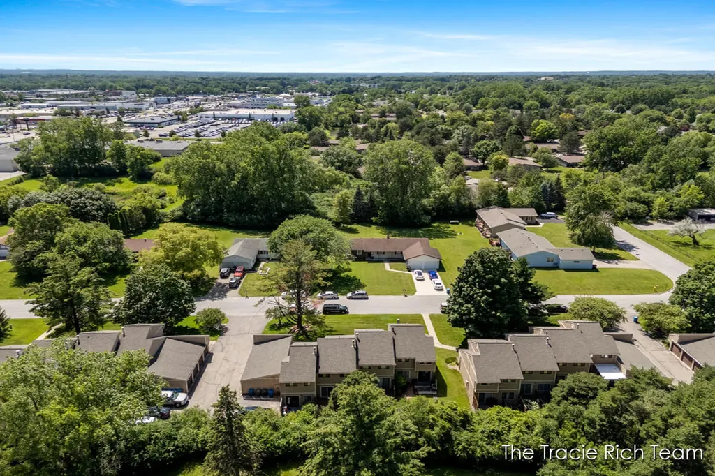 2670 Ridgecroft Drive SE Kentwood City MI 49546