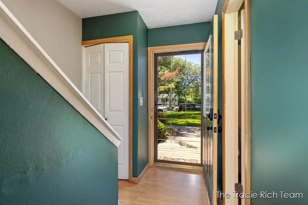 2670 Ridgecroft Drive SE Kentwood City MI 49546