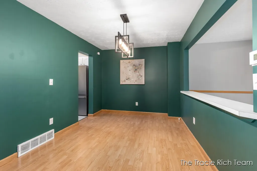 2670 Ridgecroft Drive SE Kentwood City MI 49546