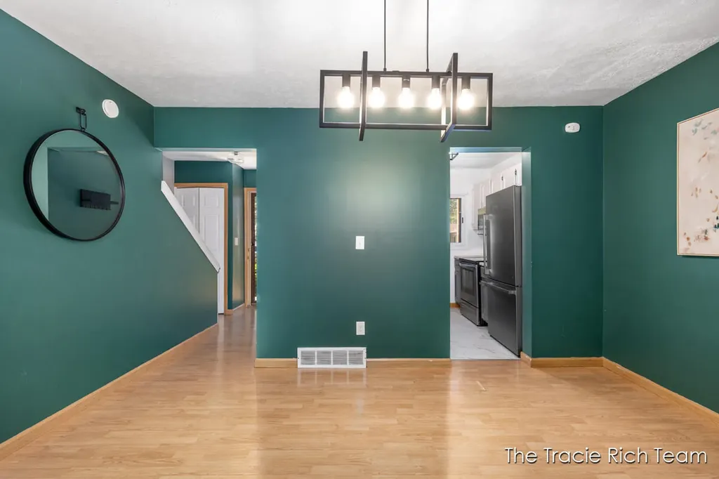 2670 Ridgecroft Drive SE Kentwood City MI 49546