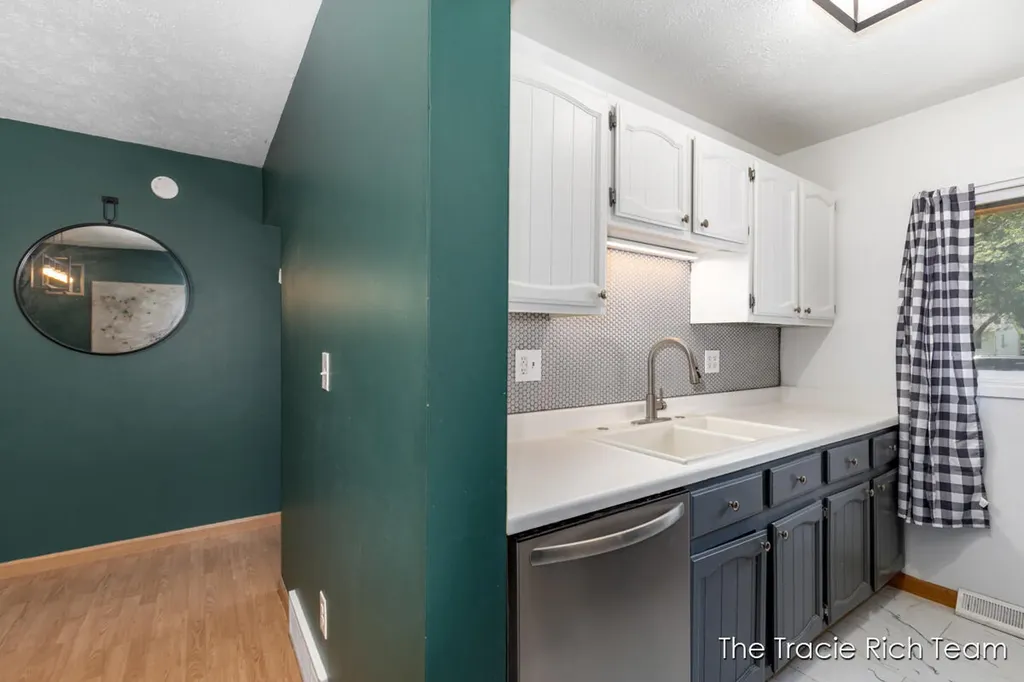 2670 Ridgecroft Drive SE Kentwood City MI 49546