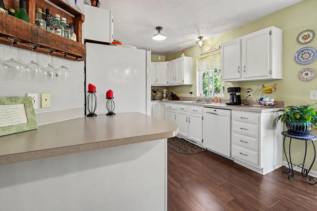 3910 Avery Drive NW Walker City MI 49534