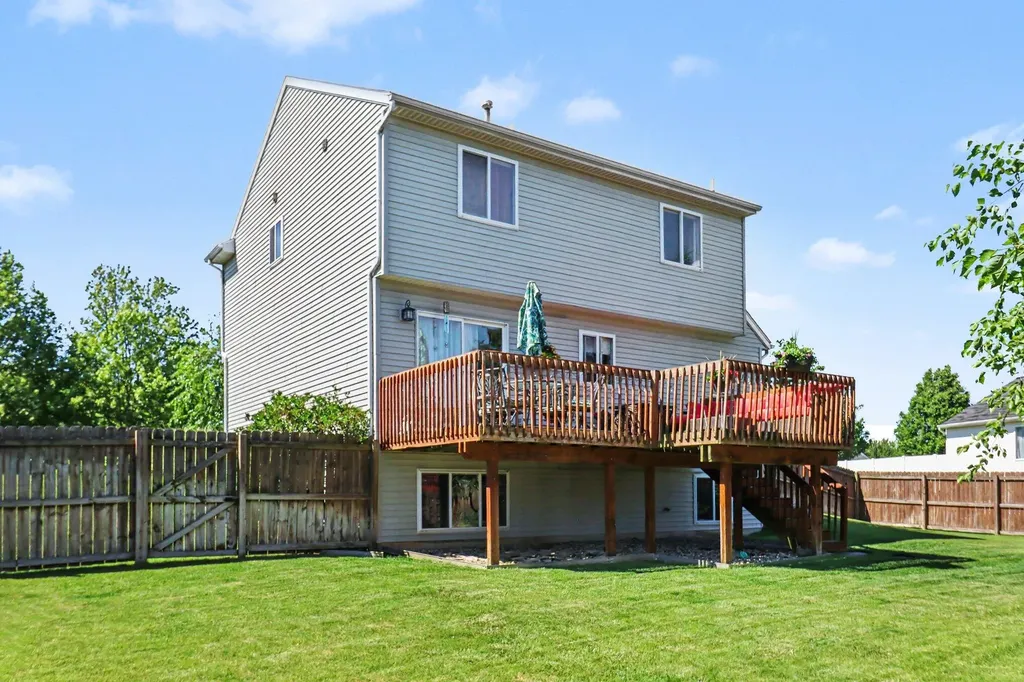 3910 Avery Drive NW Walker City MI 49534