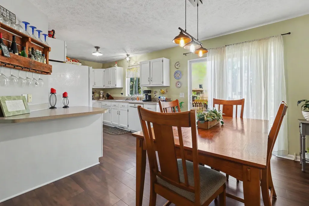3910 Avery Drive NW Walker City MI 49534