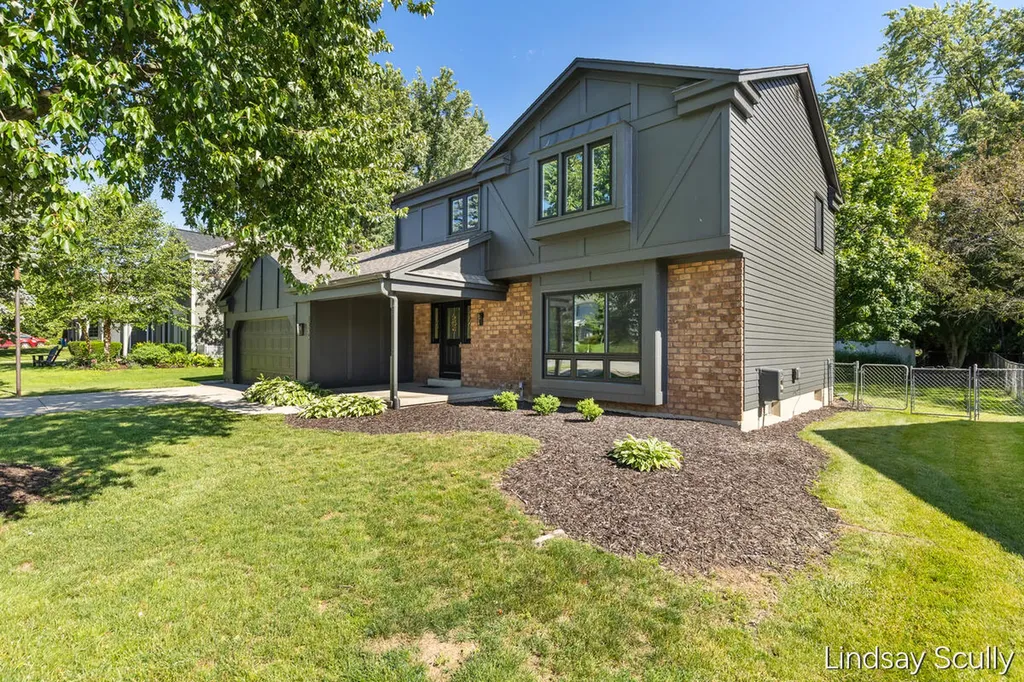 1830 Lockmere Drive SE Kentwood City MI 49508