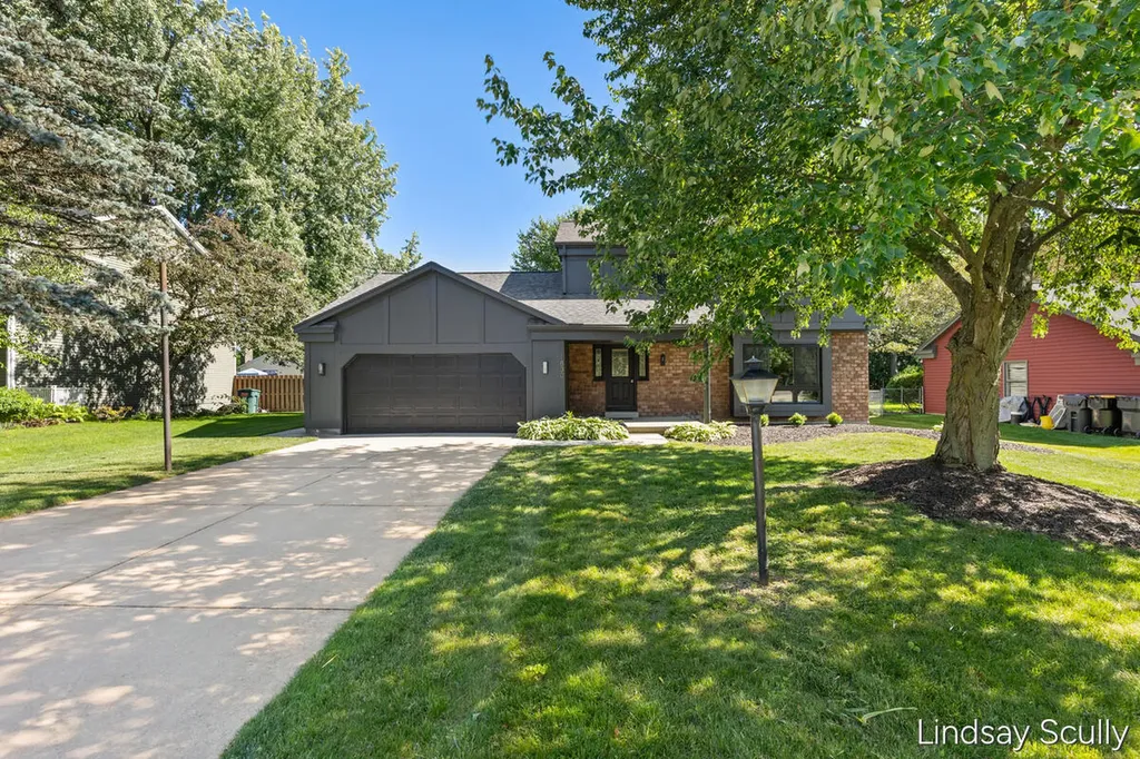 1830 Lockmere Drive SE Kentwood City MI 49508