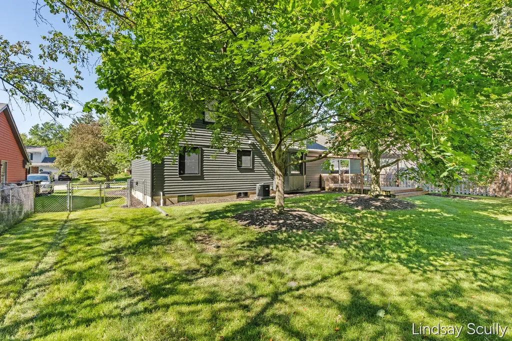1830 Lockmere Drive SE Kentwood City MI 49508