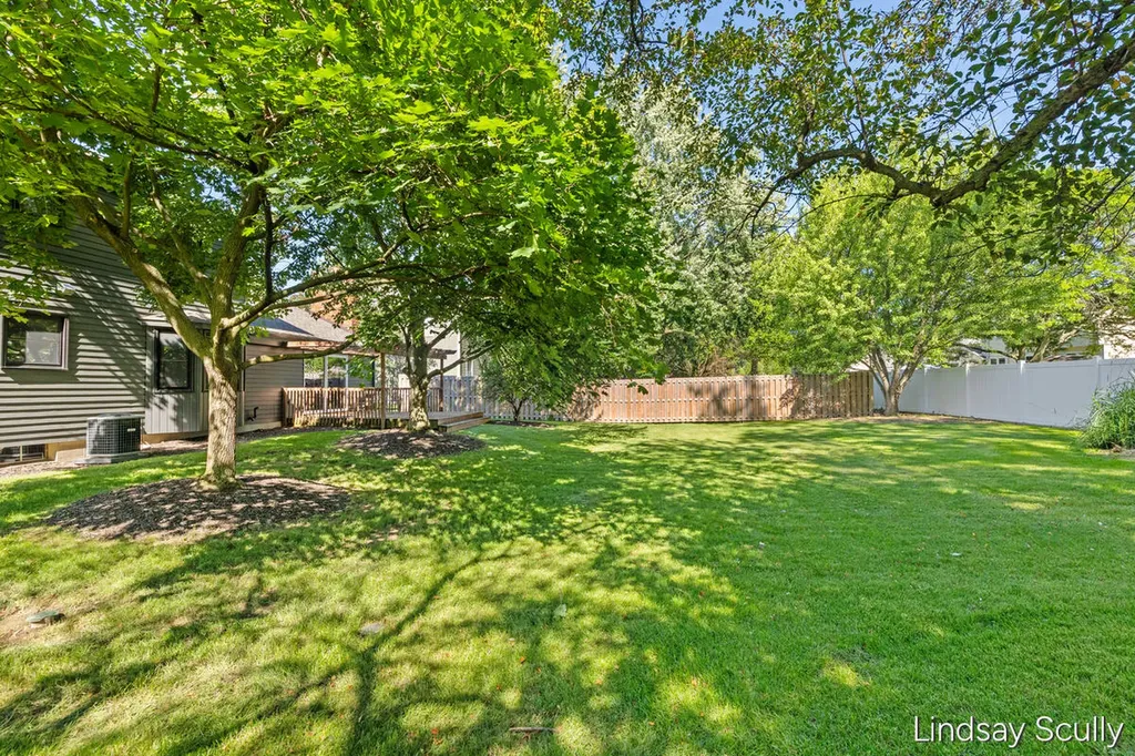 1830 Lockmere Drive SE Kentwood City MI 49508