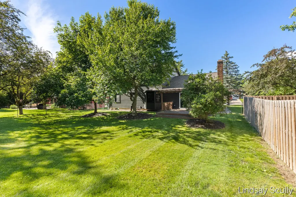 1830 Lockmere Drive SE Kentwood City MI 49508