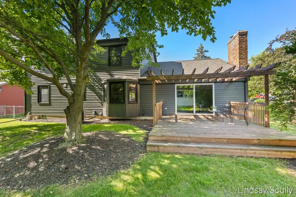 1830 Lockmere Drive SE Kentwood City MI 49508