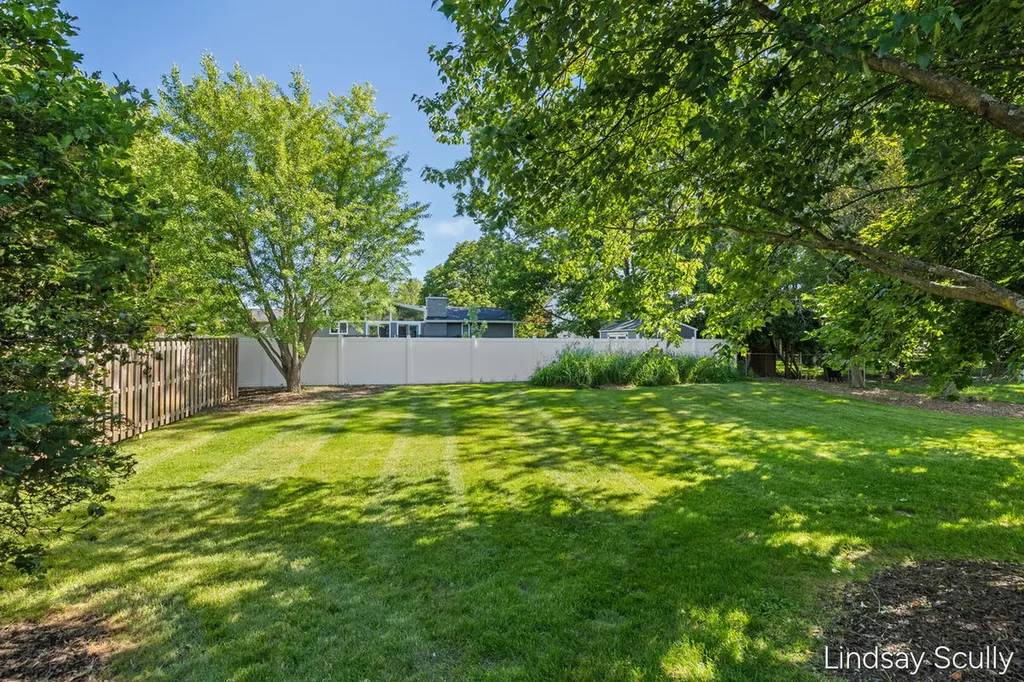 1830 Lockmere Drive SE Kentwood City MI 49508