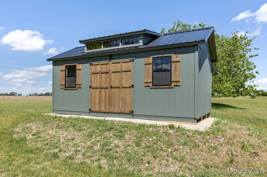 1595 N County Line Road Belvidere Township MI 48886