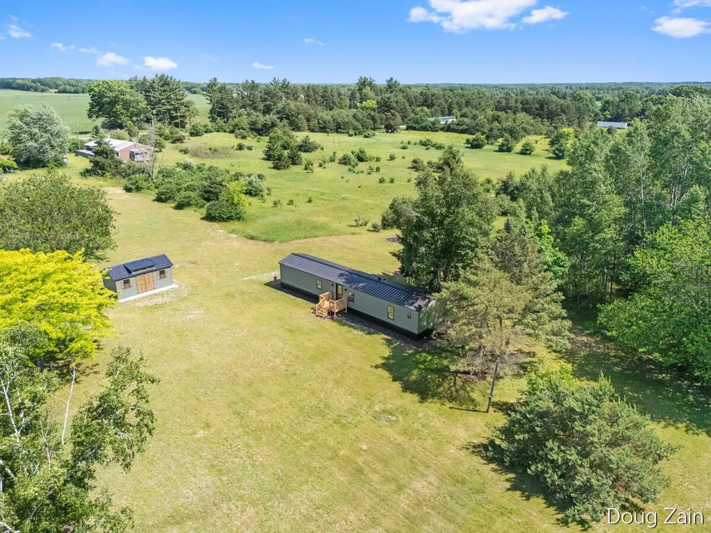 1595 N County Line Road Belvidere Township MI 48886