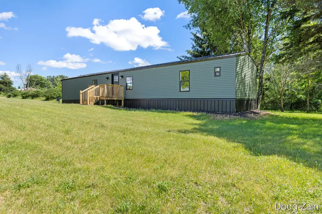 1595 N County Line Road Belvidere Township MI 48886