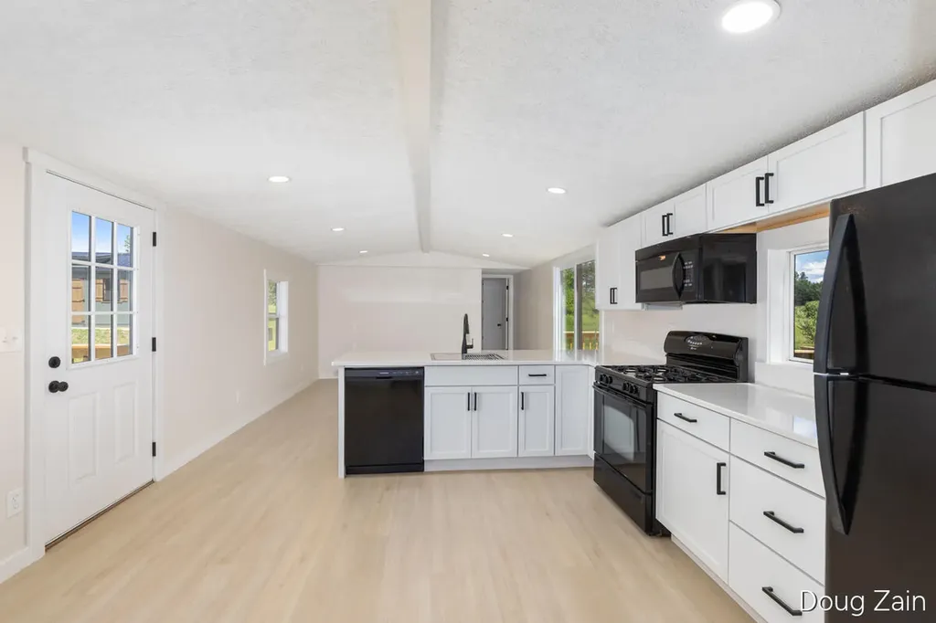 1595 N County Line Road Belvidere Township MI 48886