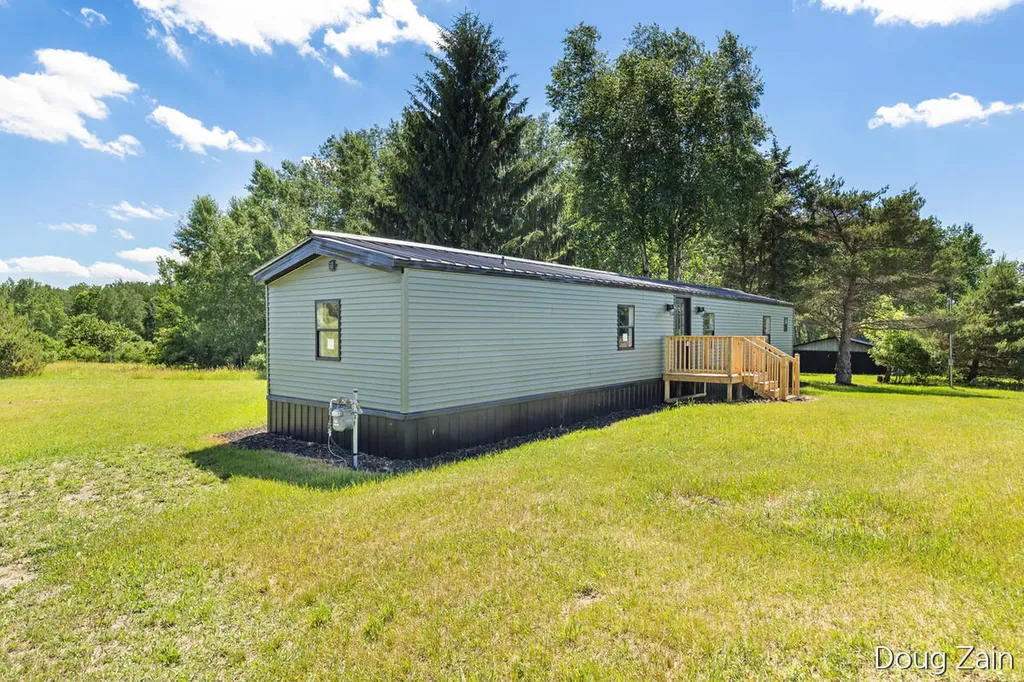 1595 N County Line Road Belvidere Township MI 48886