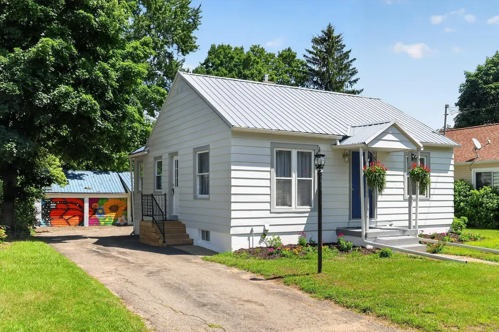 325 W South Street Hastings City MI 49058