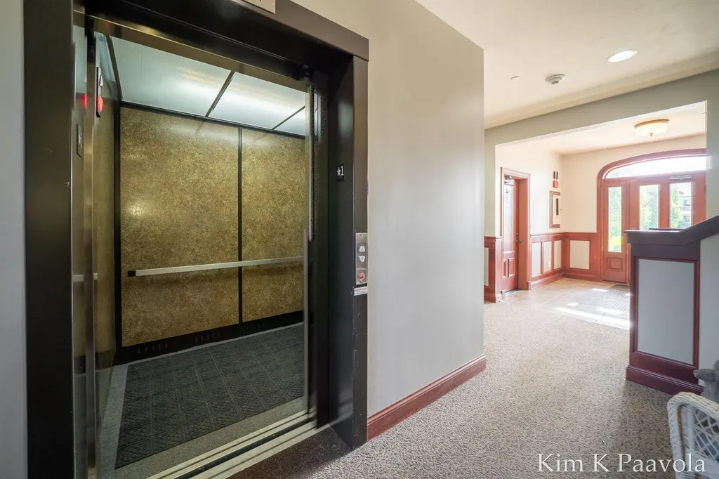 4661 Macatawa Legends Boulevard Holland Charter Township MI 49424