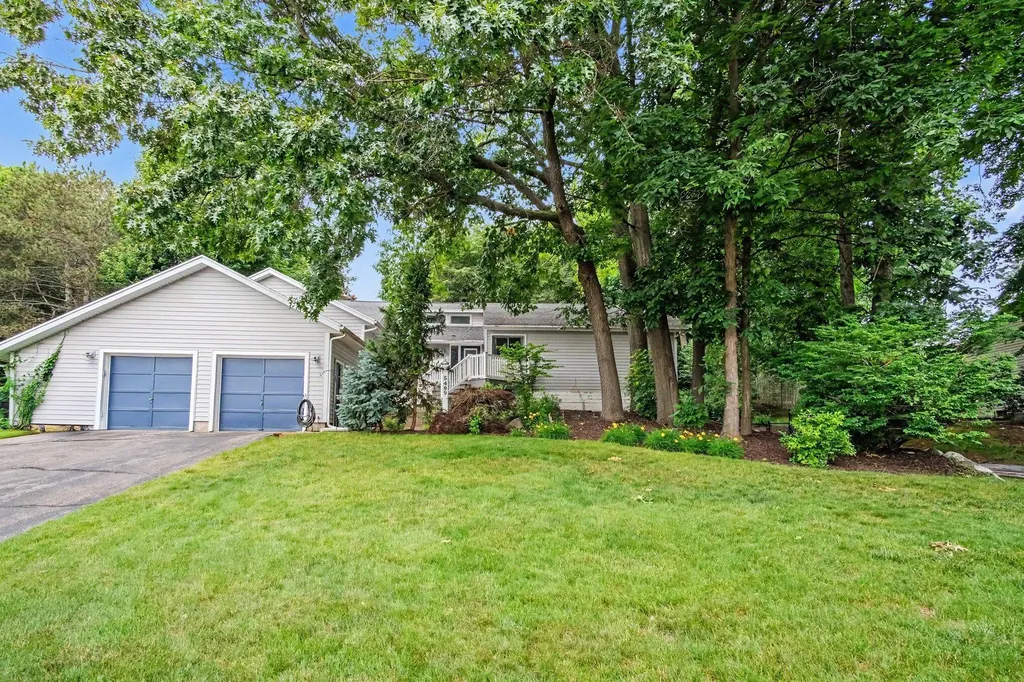 5499 Riverlook Drive NE Plainfield Charter Township MI 49321