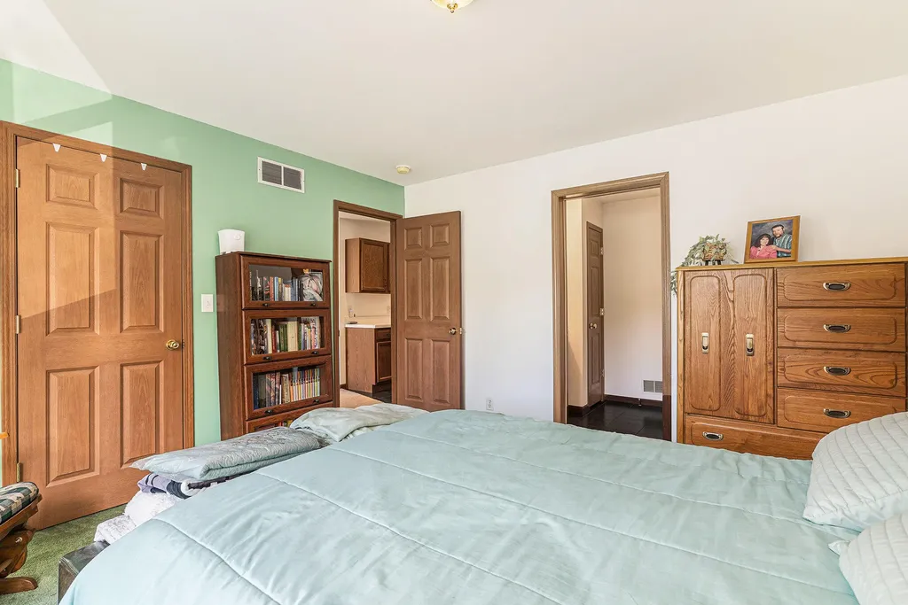1021 Orchard Avenue Unknown City MI 49090