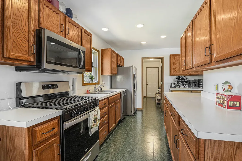 1021 Orchard Avenue Unknown City MI 49090