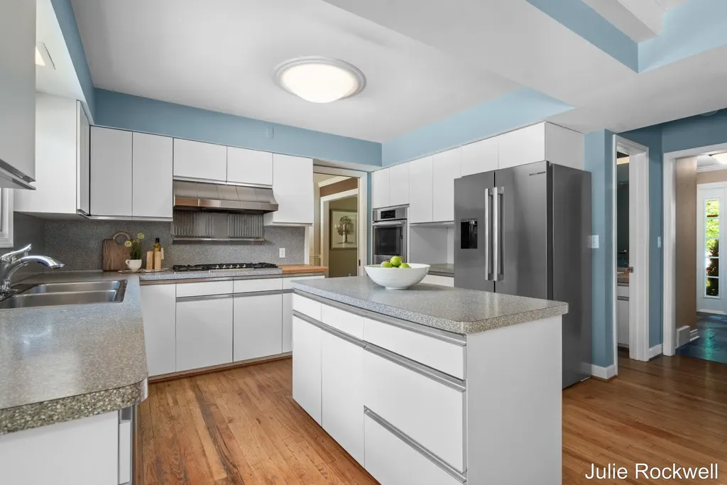 1433 Sherwood Avenue SE East Grand Rapids City MI 49506