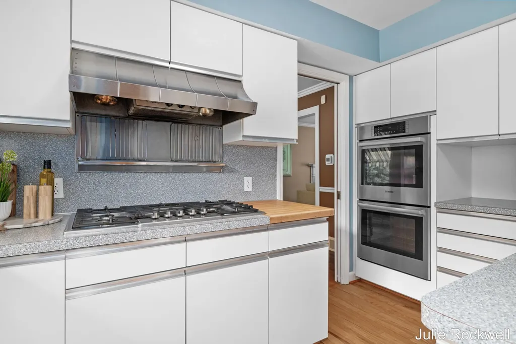 1433 Sherwood Avenue SE East Grand Rapids City MI 49506