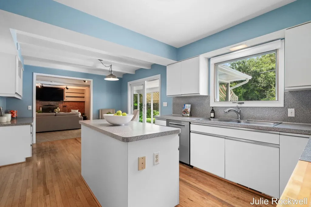 1433 Sherwood Avenue SE East Grand Rapids City MI 49506