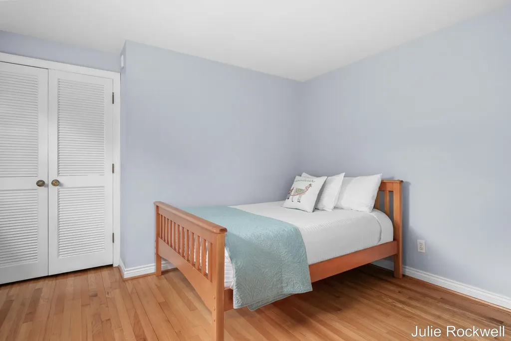 1433 Sherwood Avenue SE East Grand Rapids City MI 49506
