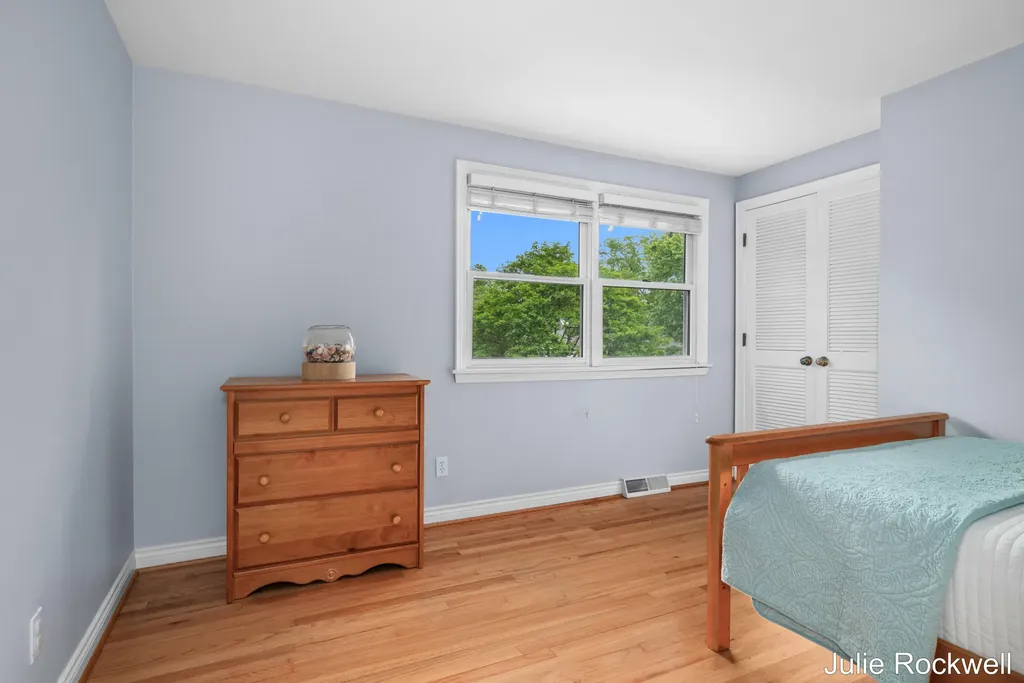 1433 Sherwood Avenue SE East Grand Rapids City MI 49506