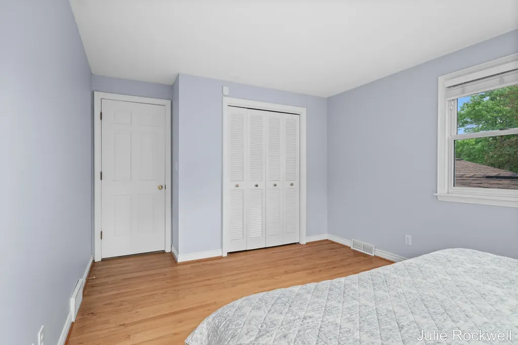 1433 Sherwood Avenue SE East Grand Rapids City MI 49506