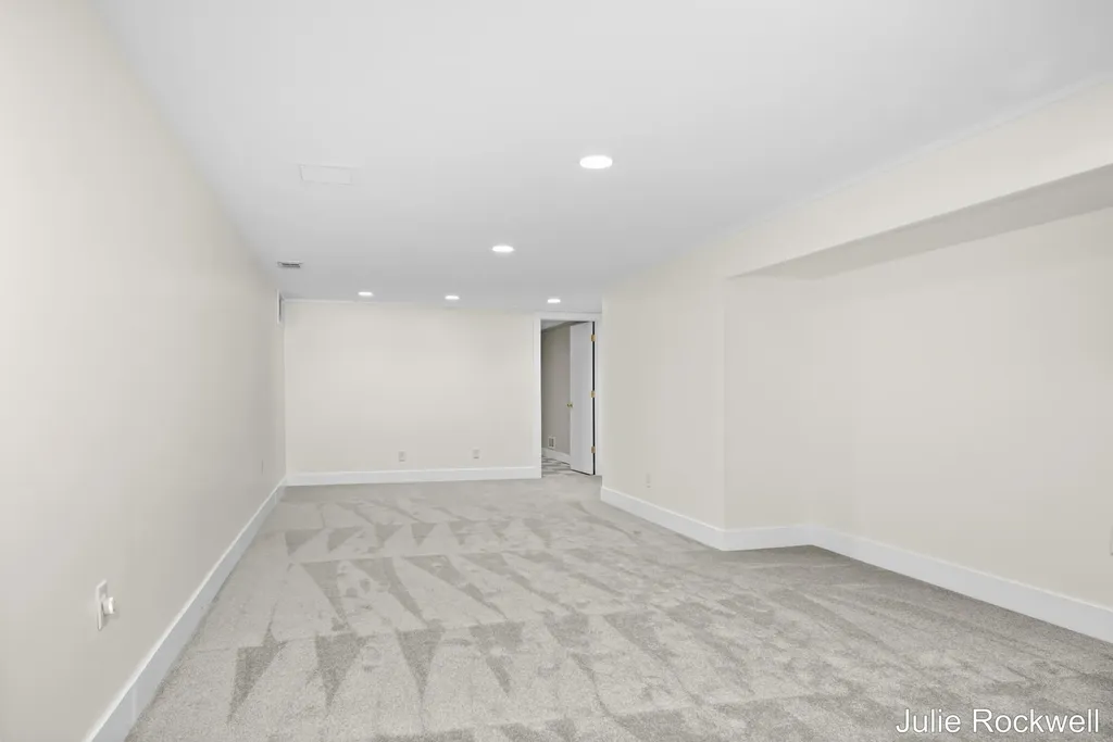 1433 Sherwood Avenue SE East Grand Rapids City MI 49506