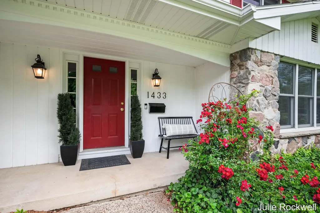 1433 Sherwood Avenue SE East Grand Rapids City MI 49506