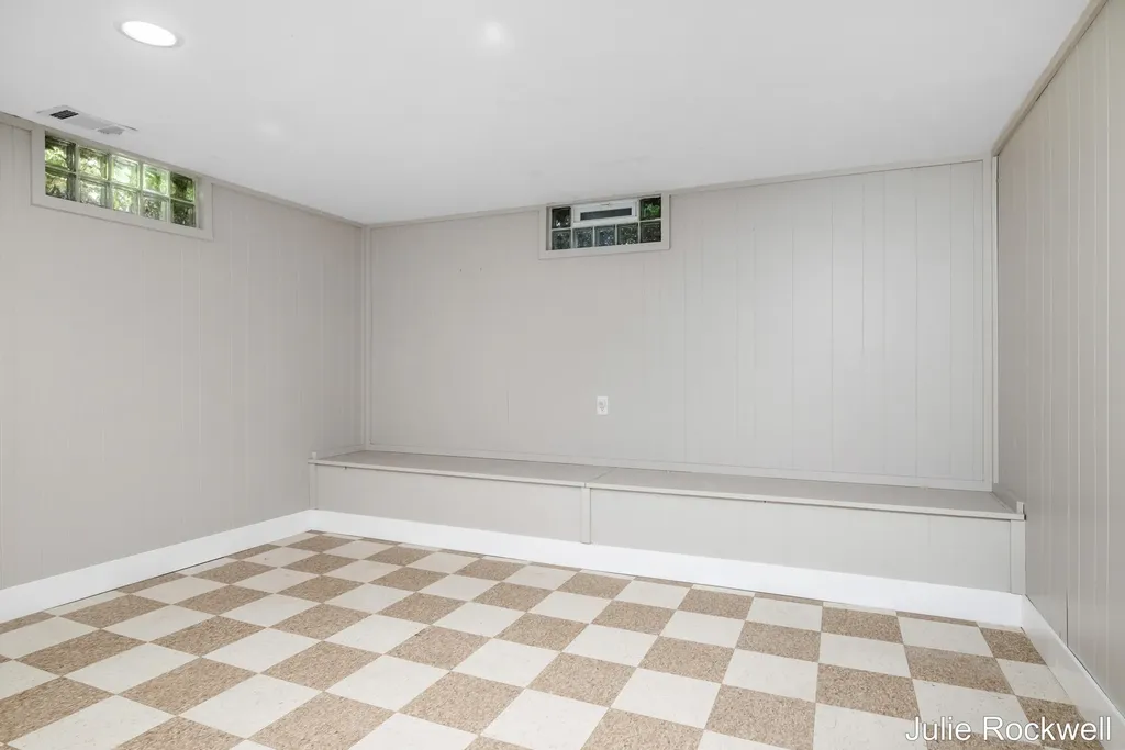 1433 Sherwood Avenue SE East Grand Rapids City MI 49506