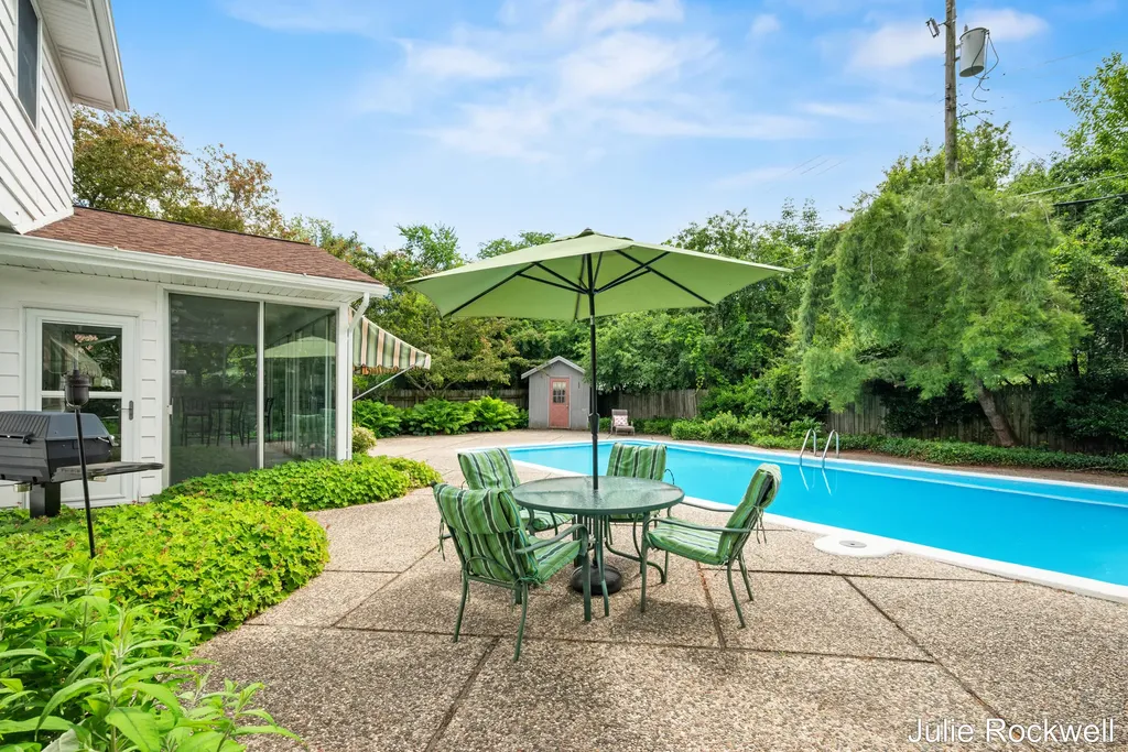 1433 Sherwood Avenue SE East Grand Rapids City MI 49506