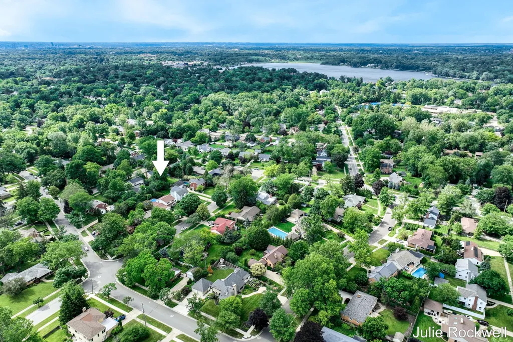1433 Sherwood Avenue SE East Grand Rapids City MI 49506