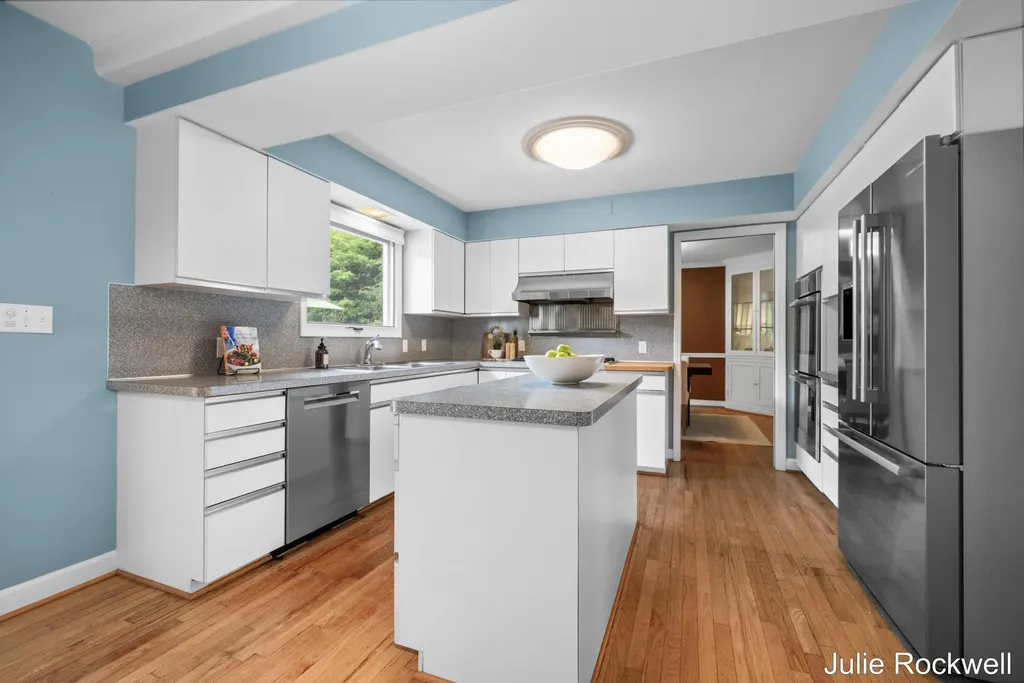1433 Sherwood Avenue SE East Grand Rapids City MI 49506
