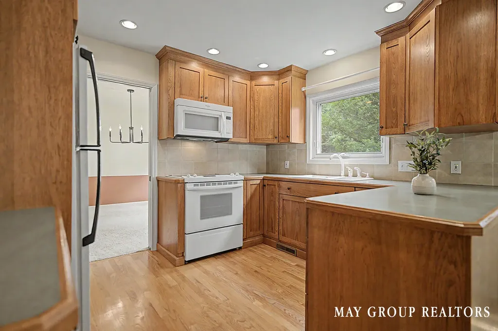 4840 Cresthill Drive NE Plainfield Charter Township MI 49525