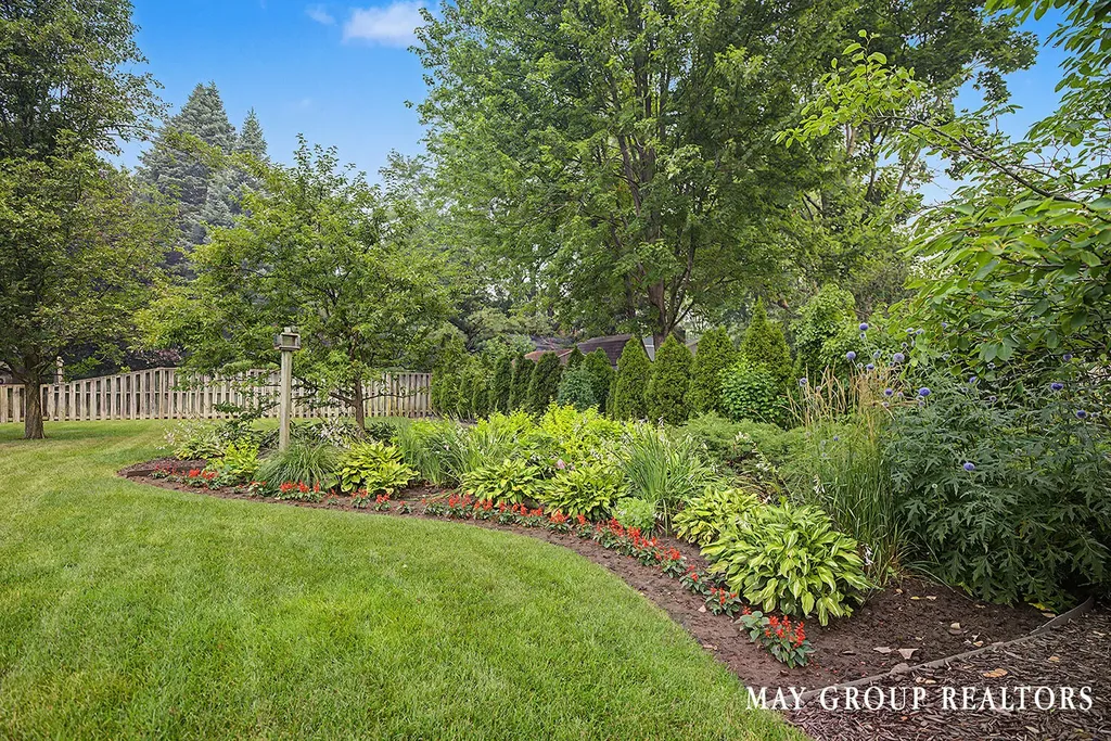 4840 Cresthill Drive NE Plainfield Charter Township MI 49525
