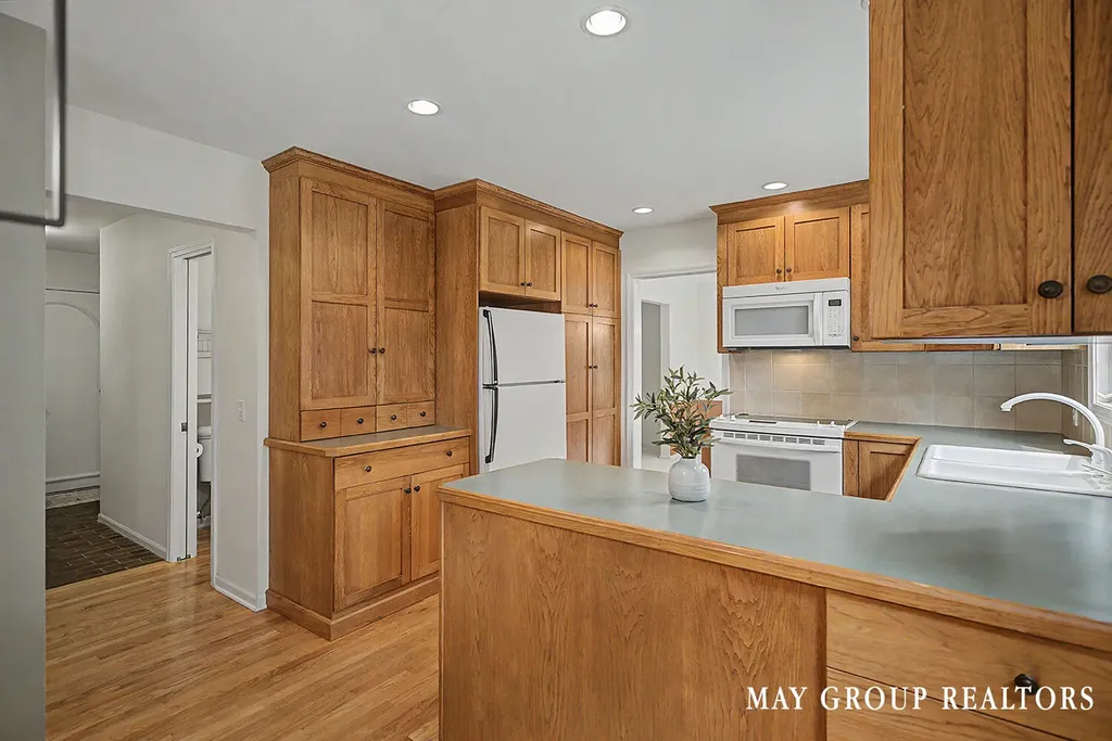 4840 Cresthill Drive NE Plainfield Charter Township MI 49525