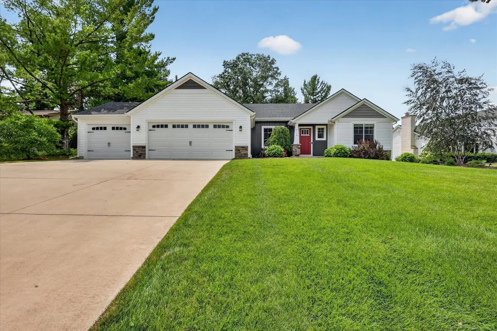 3115 Woodsboro Drive NE Grand Rapids Charter Township MI 49525
