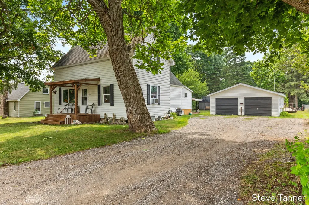 117 W Pine Street Unknown City MI 48829