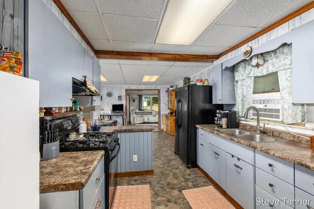 117 W Pine Street Unknown City MI 48829