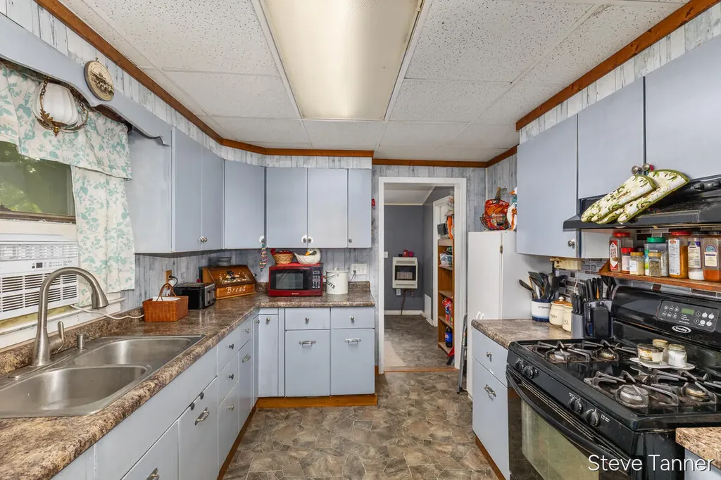 117 W Pine Street Unknown City MI 48829