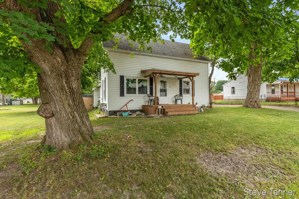 117 W Pine Street Unknown City MI 48829