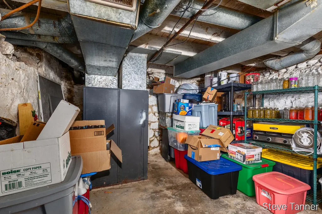 117 W Pine Street Unknown City MI 48829