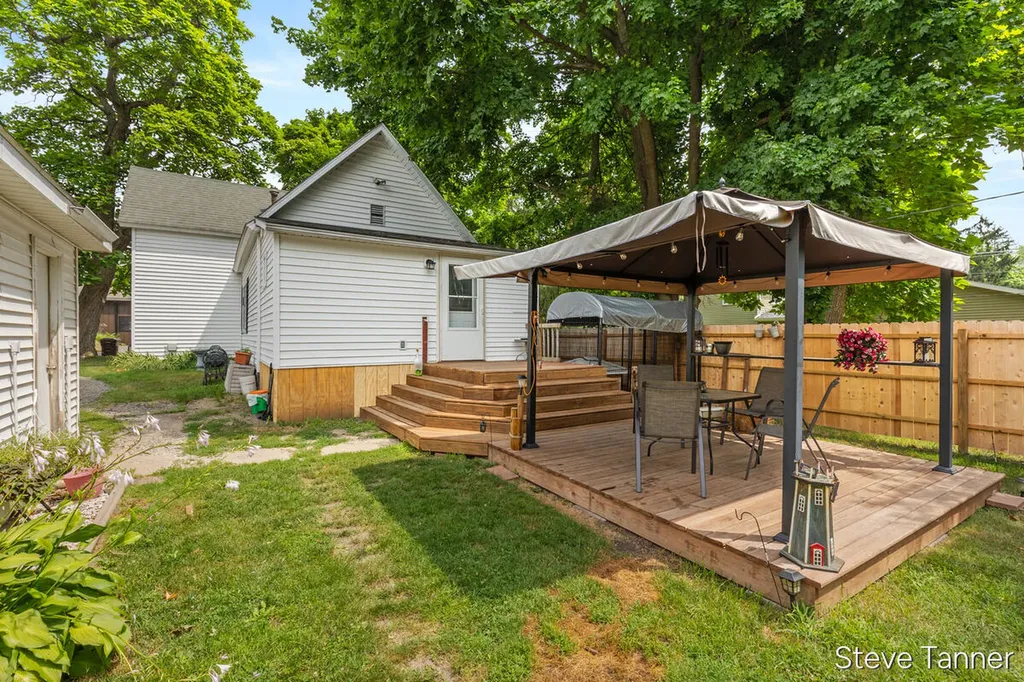 117 W Pine Street Unknown City MI 48829